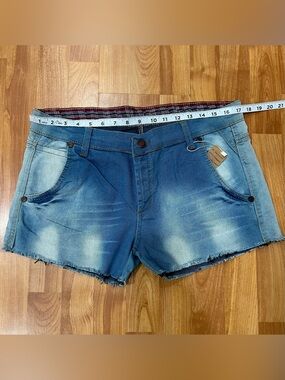 💚Women’s Blue Washed Denim Shorts - Casual Summer Style